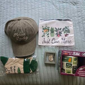 Plant lovers 5 piece gift set: 1 hat, pair of socks, keychain, mug, zipper pouch